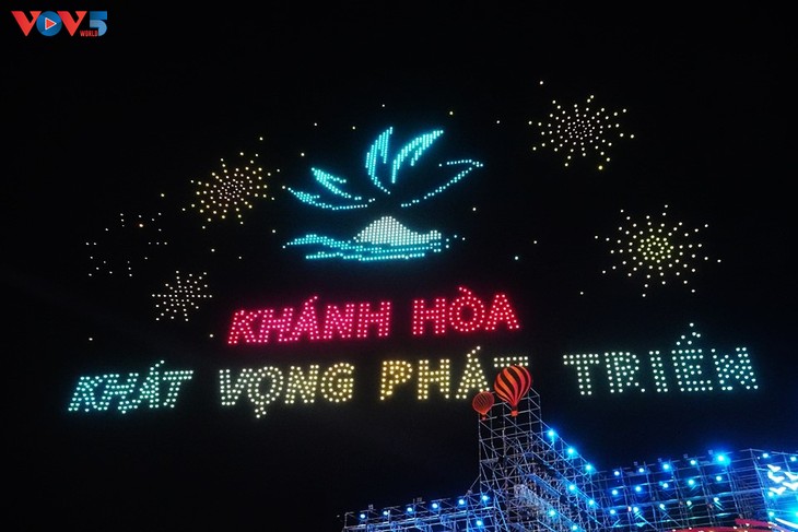 Nha Trang tổ chức Lễ hội Vịnh ánh sáng trình diễn Drone-light - ảnh 1