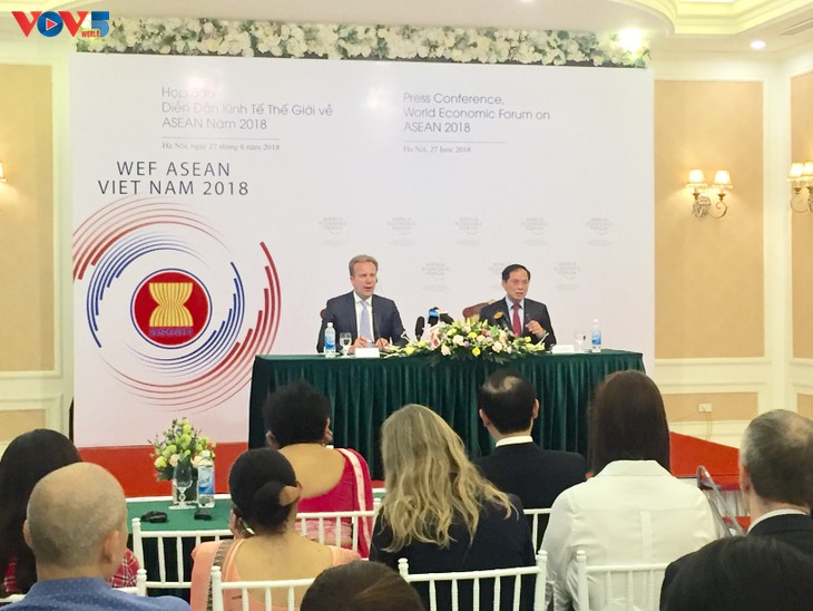 WEF ASEAN 2018 mendorong kerjasama pada latar belakang revolusi industri 4.0 - ảnh 1