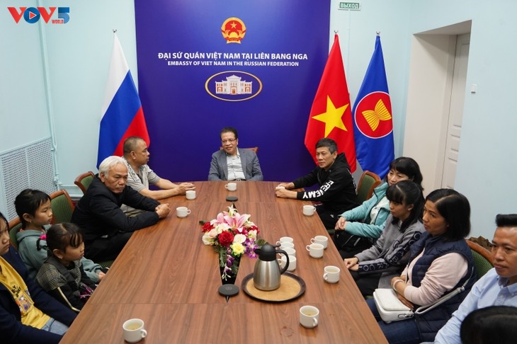 Vietnam Embassy in Russia continues support for compatriots’ repatriation from Donetsk - ảnh 1