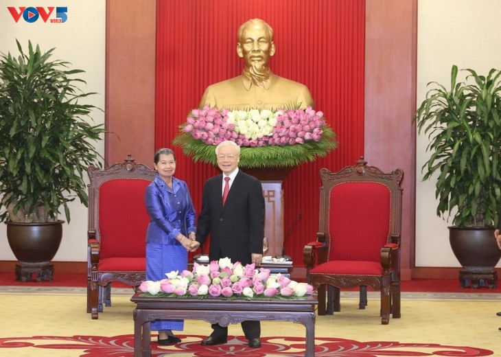 Vietnamese leaders praise friendship with Cambodia  - ảnh 1