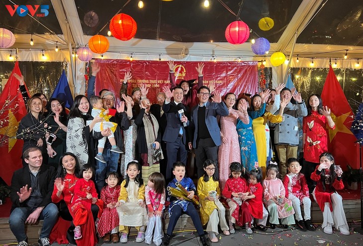 Vietnamese Lunar New Year celebrated abroad - ảnh 1