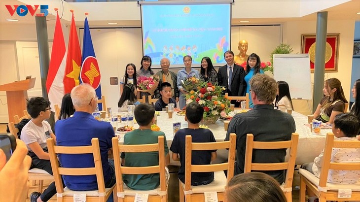 Đại sứ quán Việt Nam tại Hà Lan khai giảng lớp tiếng Việt năm học 2021 - ảnh 2