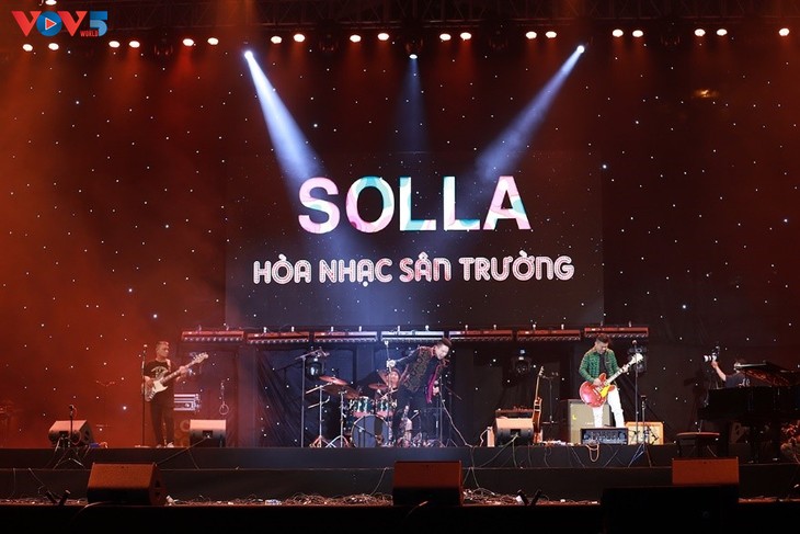 Khán giả cháy hết mình cùng “cơn mưa âm nhạc” trong “Solla Music – Hòa nhạc sân trường” - ảnh 4