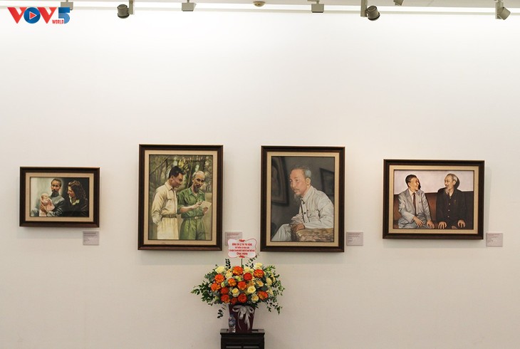 Họa sỹ Việt kiều và những bức tranh đặc sắc về Bác Hồ  - ảnh 2