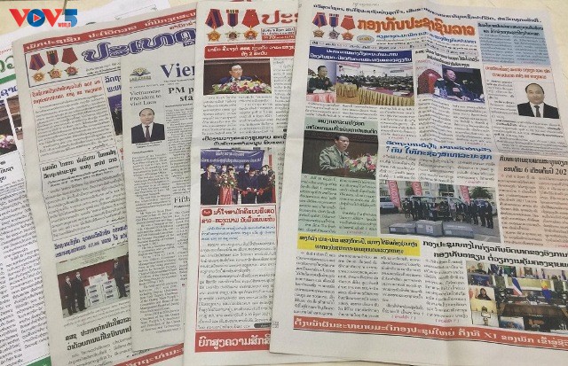 Báo chí Lào đưa tin đậm nét về chuyến thăm hữu nghị chính thức của Chủ tịch nước Nguyễn Xuân Phúc - ảnh 1