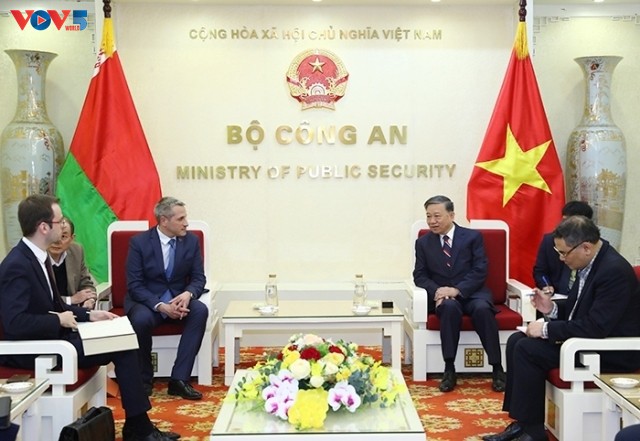 Bộ trưởng Bộ Công an Tô Lâm  tiếp Đại sứ Belarus tại Việt Nam - ảnh 1