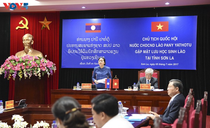 Chủ tịch Quốc hội CHDCND Lào đánh giá cao hợp tác giáo dục với Việt Nam - ảnh 1