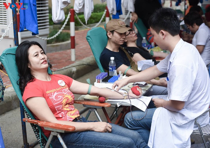 Người Hà Nội sinh năm 1976 rủ nhau đi hiến máu - ảnh 11
