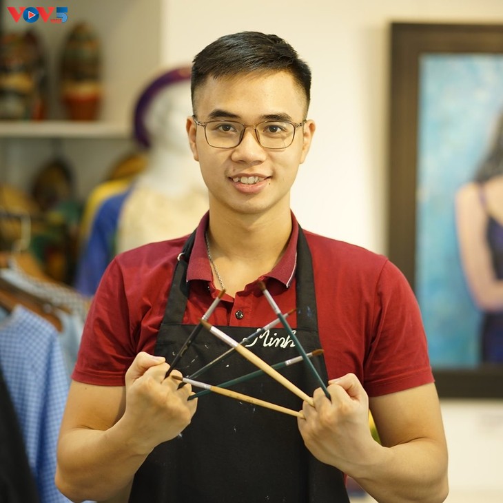 Được truyền cảm hứng làm thiện nguyện của anh bán rau, thày giáo Hà Nội quyết định dạy vẽ online miễn phí - ảnh 1