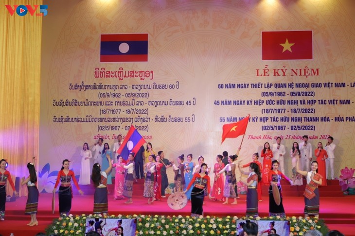 Vietnam y Laos estrechan lazos de amistad y cooperación a nivel local y nacional - ảnh 1