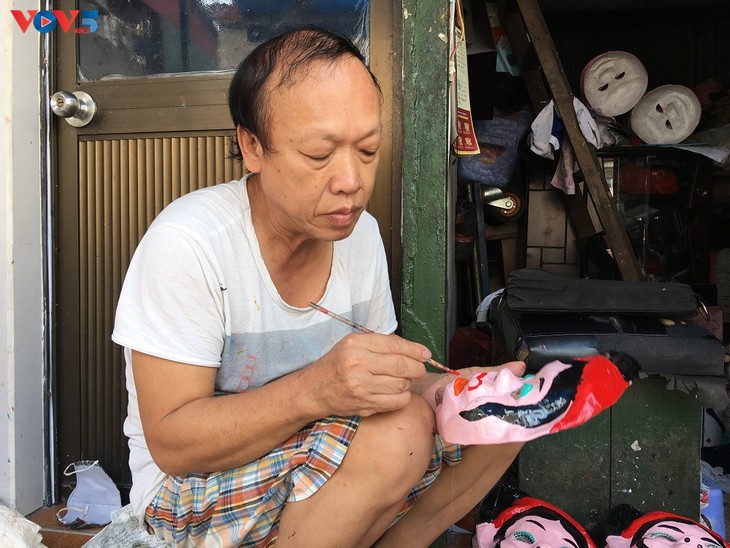 Gia đình cuối cùng ở Hà Nội giữ nghề làm mặt nạ giấy bồi - ảnh 4