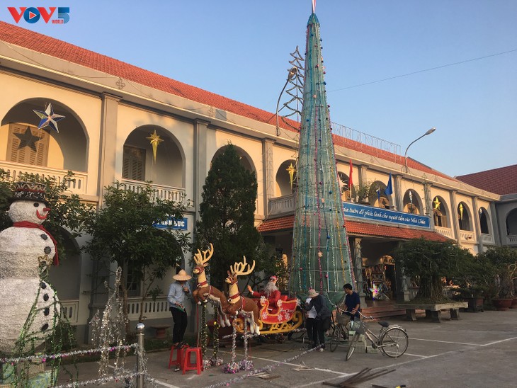 Không khí Giáng sinh tràn ngập tại nhà thờ đá Phát Diệm - ảnh 14