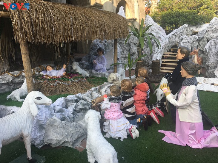 Không khí Giáng sinh tràn ngập tại nhà thờ đá Phát Diệm - ảnh 5
