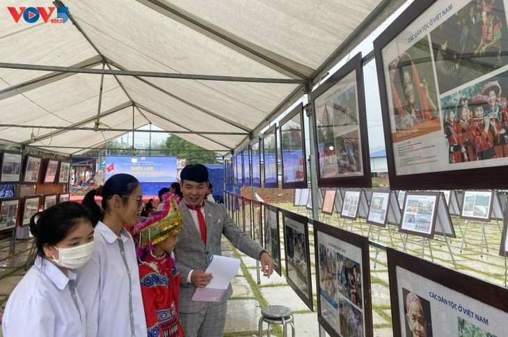 Exposition sur les archipels de Hoàng Sa et Truong Sa dans la province de Bac Kan - ảnh 1