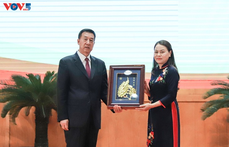 Ouverture d’un échange entre le Front de la Patrie vietnamien et la Conférence consultative politique du peuple chinois - ảnh 2