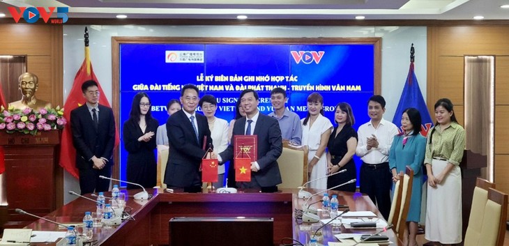 Signature d’une convention de coopération entre la VOV et la Radio-Télévision du Yunnan - ảnh 1