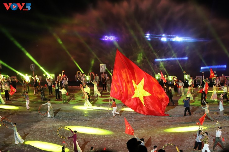 Coup d’envoi du Festival fluvial de Hô Chi Minh-ville - ảnh 1