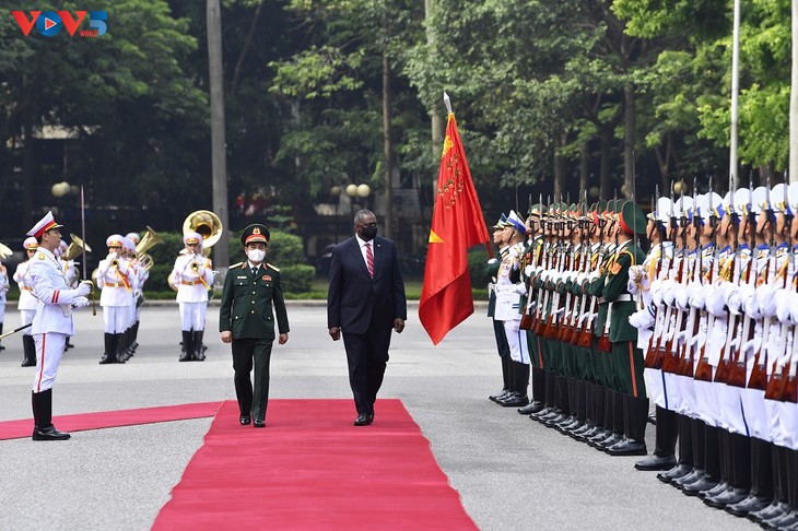 Vietnam, US boost defense cooperation - ảnh 1