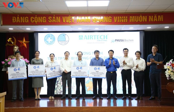 Hội Thầy thuốc trẻ Việt Nam Nam trao hơn 4 tỉ đồng trang thiết bị cho phòng chống COVID – 19 - ảnh 1