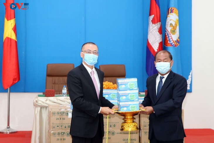 Việt Nam – Campuchia chung tay đẩy lùi dịch bệnh COVID-19 - ảnh 1