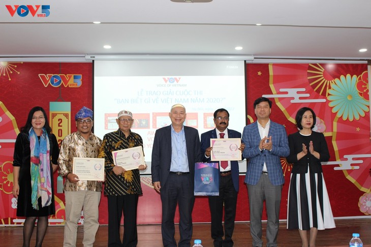Các thính giả đoạt giải tại Cuộc thi “Bạn biết gì về Việt Nam” là Đại sứ của những thính giả thân thiết của VOV - ảnh 1