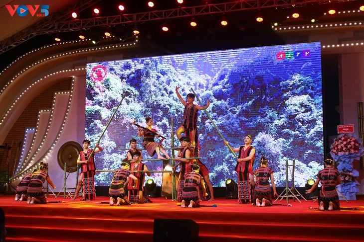 Sôi động Ngày hội “Văn hóa, Thể thao và Du lịch các dân tộc miền núi” tỉnh Thừa Thiên Huế  - ảnh 1