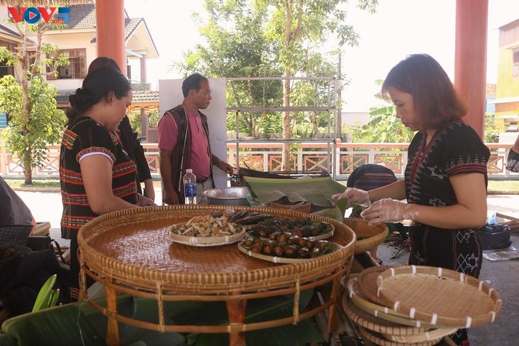 Sôi động Ngày hội “Văn hóa, Thể thao và Du lịch các dân tộc miền núi” tỉnh Thừa Thiên Huế  - ảnh 2