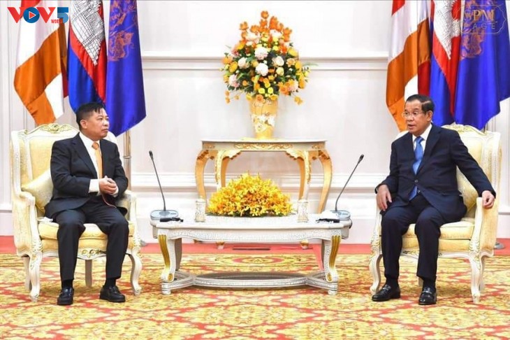 นายกรัฐมนตรีกัมพูชามีความประสงค์ที่จะผลักดันการพัฒนาความสัมพันธ์ด้านการค้ากับเวียดนาม - ảnh 1