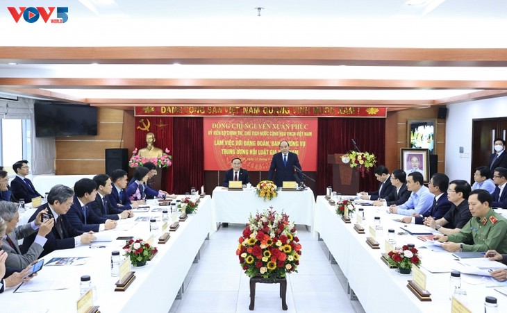 President Nguyen Xuan Phuc works with the Vietnam Lawyers Association - ảnh 1
