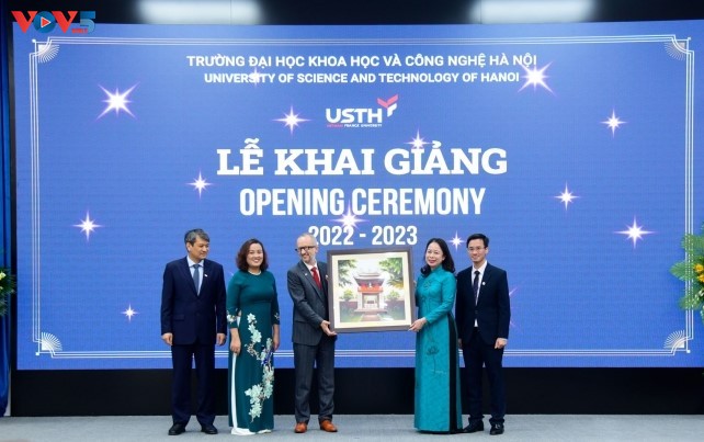 Phó Chủ tịch nước Võ Thị Ánh Xuân dự khai giảng tại Trường Đại học Khoa học và Công nghệ Hà Nội - ảnh 1