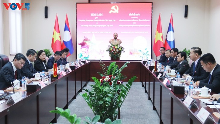 Tổng Bí thư, Chủ tịch nước Lào tiếp Chánh Văn phòng Trung ương Đảng Cộng sản Việt Nam - ảnh 2
