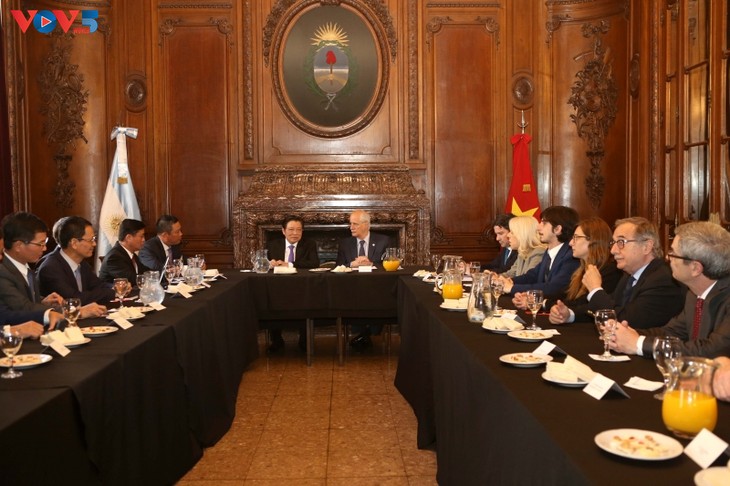 Delegación del Partido Comunista de Vietnam visita Argentina - ảnh 1