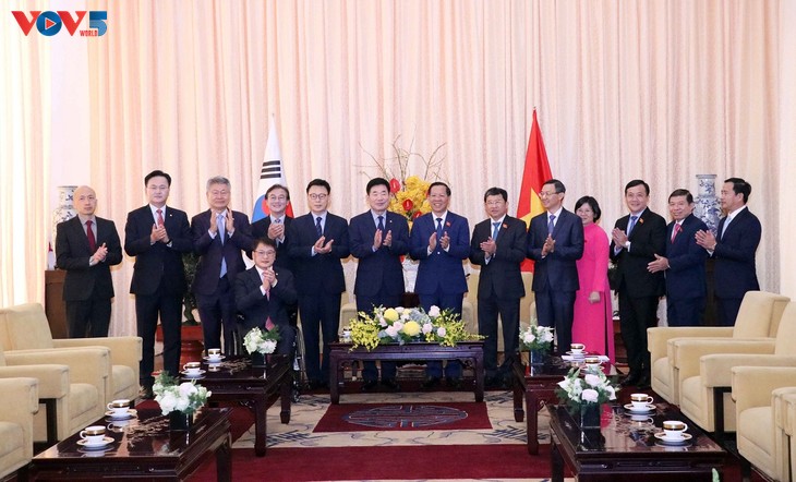 Dirigente de Ciudad Ho Chi Minh recibe al líder de la Asamblea Nacional de Corea del Sur - ảnh 1