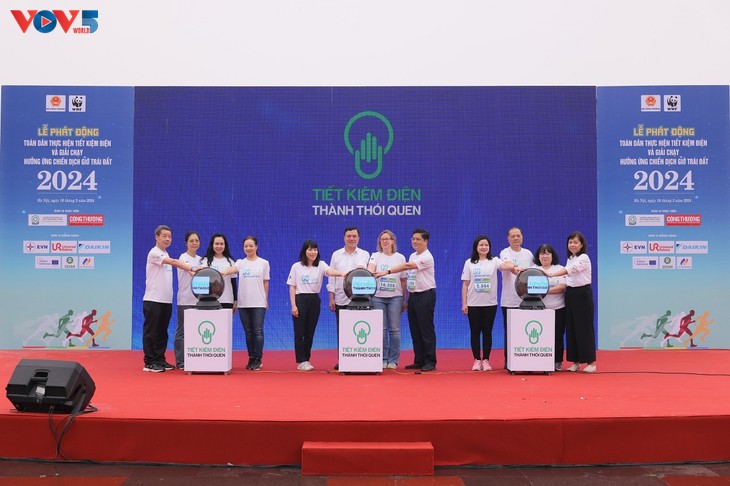 Vietnam lanza actividades en respuesta a la campaña “La hora del planeta“ - ảnh 1