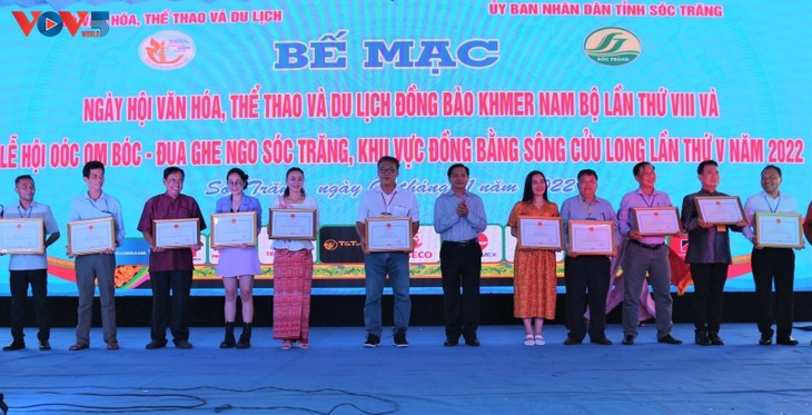 Abschluss des Kultur-, Sport- und Tourismus-Festtags der Khmer in Südvietnam - ảnh 1
