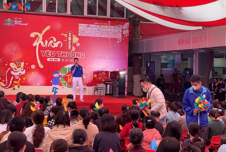 Kunstprogramm für Kinderpatienten in Hanoi  - ảnh 1