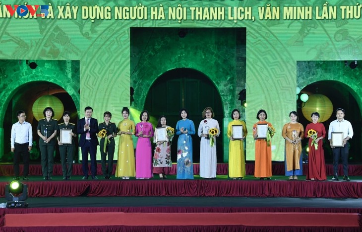 Preisverleihung des Wettbewerbs für Kulturentwicklung und Aufbau der Hanoier - ảnh 1