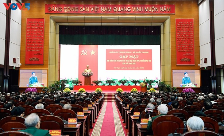 Politische Zentralabteilung des vietnamesischen Militärs organisiert Treffen mit hochrangigen Altoffizieren - ảnh 1