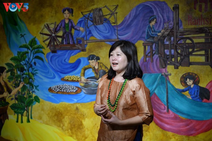 베트남 전통 견면 공예를 체험하는 아이들 - ảnh 3