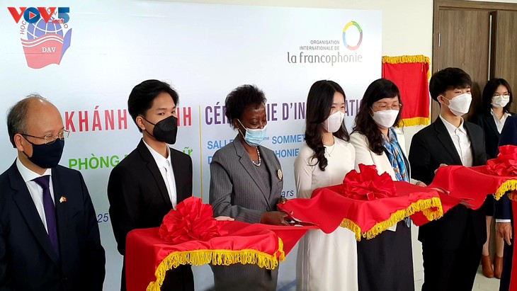Inauguration d’une salle de la Francophonie à l’Académie de diplomatie du Vietnam - ảnh 2