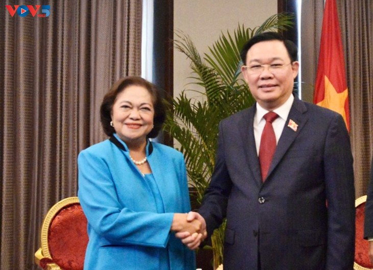 Vuong Dinh Huê rencontre la présidente de Clark Development Corporation - ảnh 1