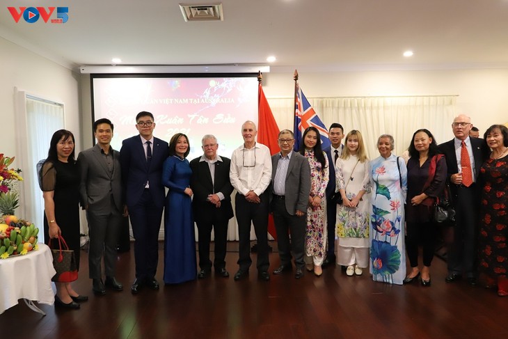 Посольство Вьетнама в Австралии организовало новогоднюю встречу для представителей вьетнамской диаспоры  - ảnh 1
