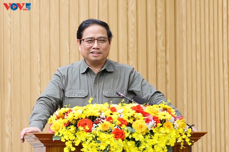 Pham Minh Chinh demande à Quang Ngai d’intégrer les chaînes de valeurs internationales - ảnh 1