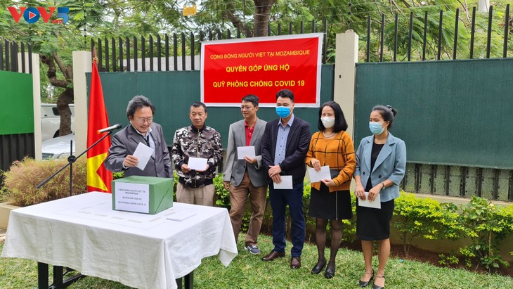 Cộng đồng người Việt Nam tại Mozambique quyên góp ủng hộ Quỹ phòng chống COVID-19  - ảnh 7