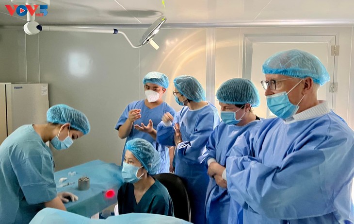 Nhiều chuyên gia nước ngoài đến Việt Nam tìm hiểu kỹ thuật điều trị hiếm muộn - ảnh 2