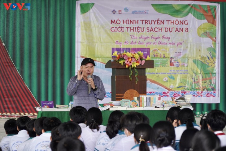 Nxb Phụ nữ Việt Nam đưa mô hình truyền thông sách về bình đẳng giới lên Tây Nguyên - ảnh 3
