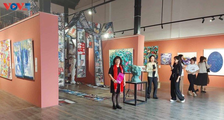 Hai họa sĩ Việt tham gia Bienale nghệ thuật quốc tế Thanh Đảo lần 6 - ảnh 3