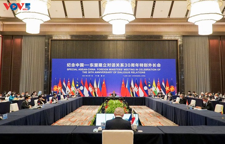 การประชุมรัฐมนตรีว่าการกระทรวงการต่างประเทศอาเซียน-จีน - ảnh 1