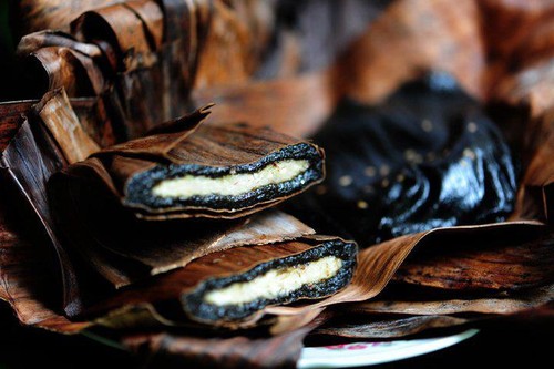 Vietnamese Square Sticky Rice Cake (Banh Chung or Chung cake) is a  must-have in the Lunar New Year celebration of Vietnam. Des… | Sticky rice  cake, Rice cakes, Food