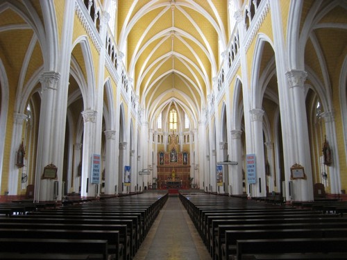 
	베트남 4대 바실리카 성당 중 하나, 푸냐이 성당
